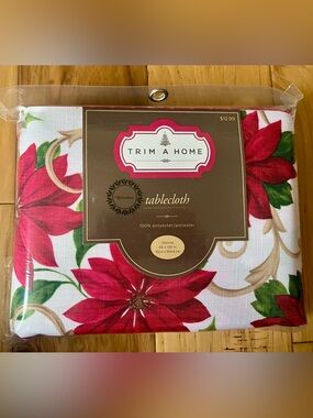 KMART Trim A Home Poinsettia Holiday Tablecloth